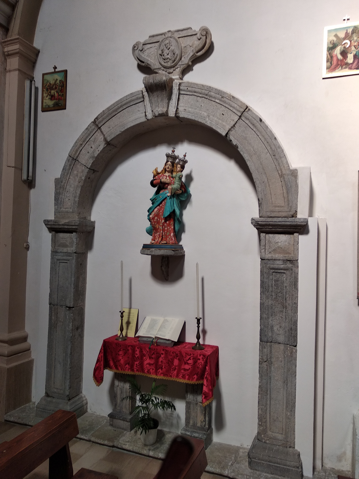 Portale in pietra della vecchia chiesa di S.Domenico